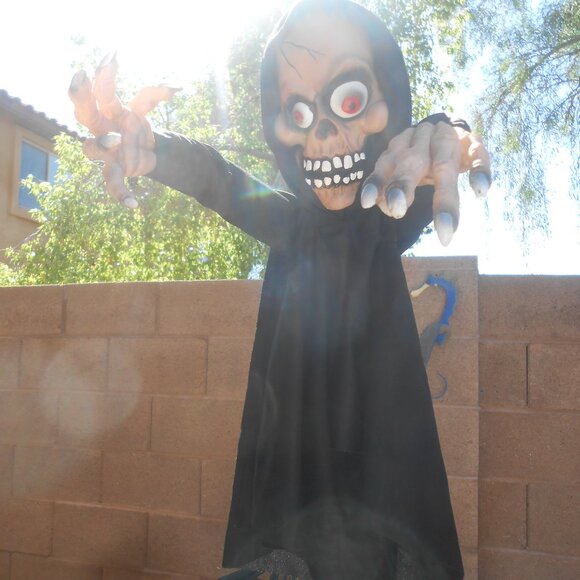SCARY HANGING BLACK WITCH w/ RUBBER FACE & HANDS 19" HALLOWEEN PROP - Picture 7 of 9